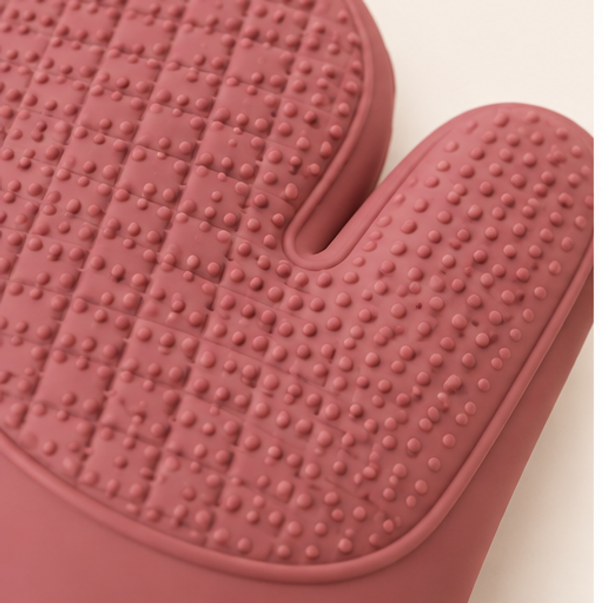 Silicone Oven Mitt Pair — detail